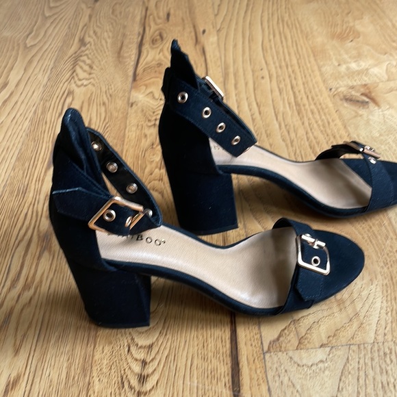 Black suede heels with ankle strap- Size 7 1/2 - Picture 2 of 6